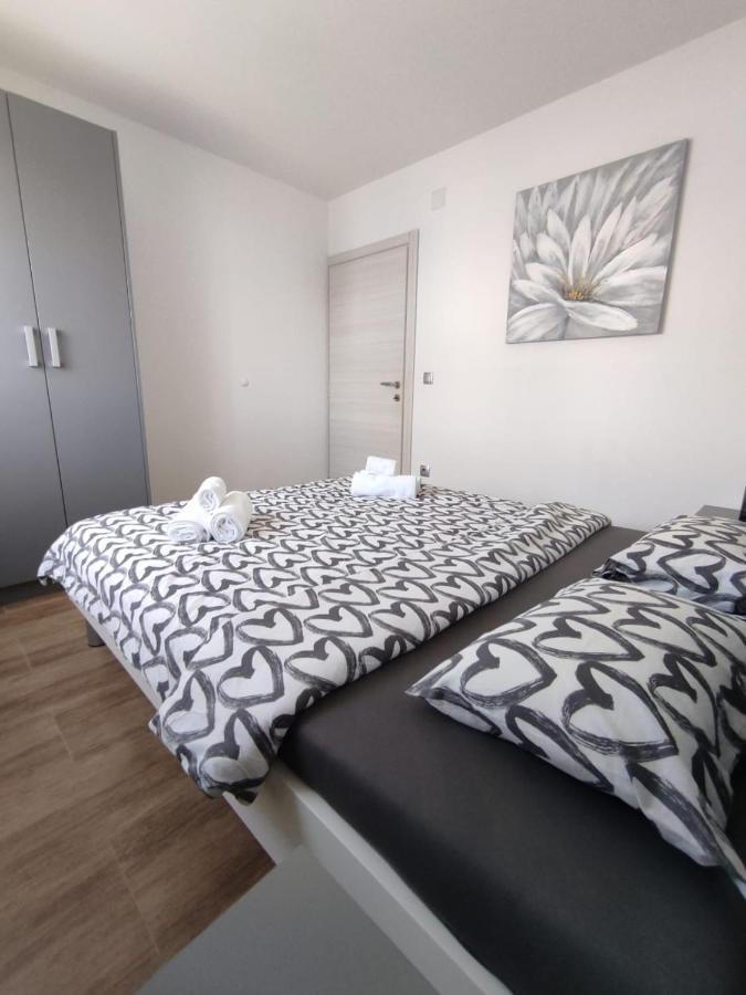 Apartman Ivana ビオグラード・ナ・モル エクステリア 写真