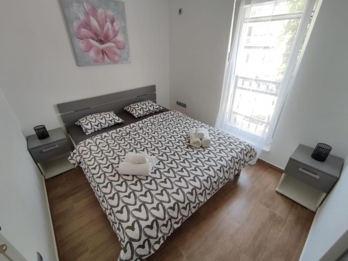 Apartman Ivana ビオグラード・ナ・モル エクステリア 写真