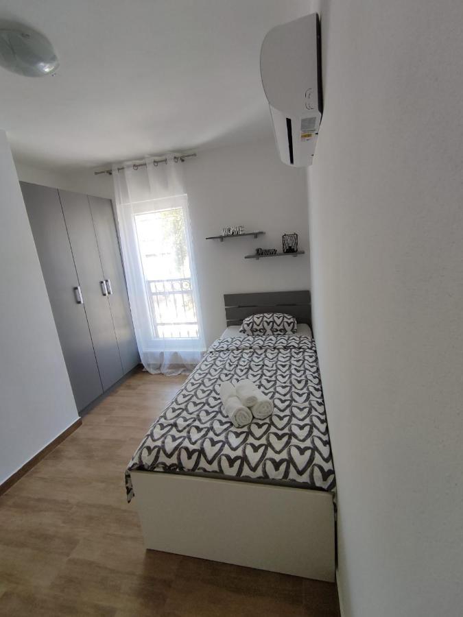 Apartman Ivana ビオグラード・ナ・モル エクステリア 写真