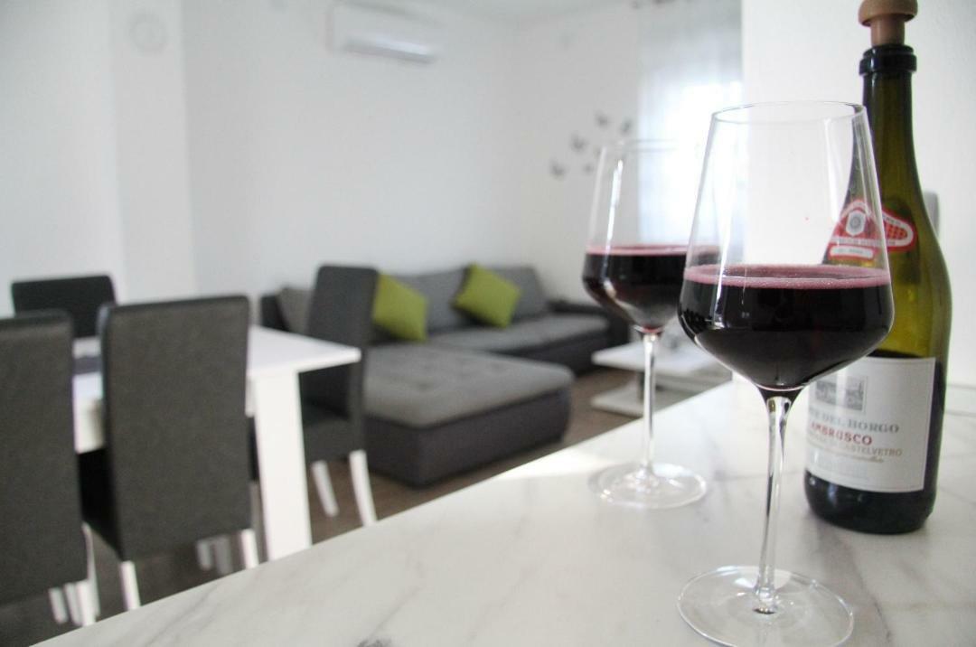 Apartman Ivana ビオグラード・ナ・モル エクステリア 写真