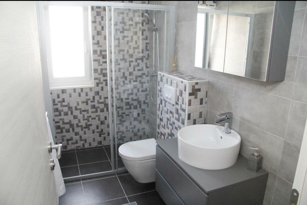 Apartman Ivana ビオグラード・ナ・モル エクステリア 写真