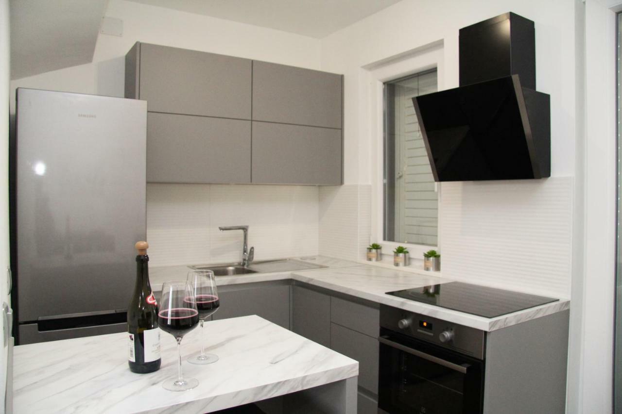 Apartman Ivana ビオグラード・ナ・モル エクステリア 写真