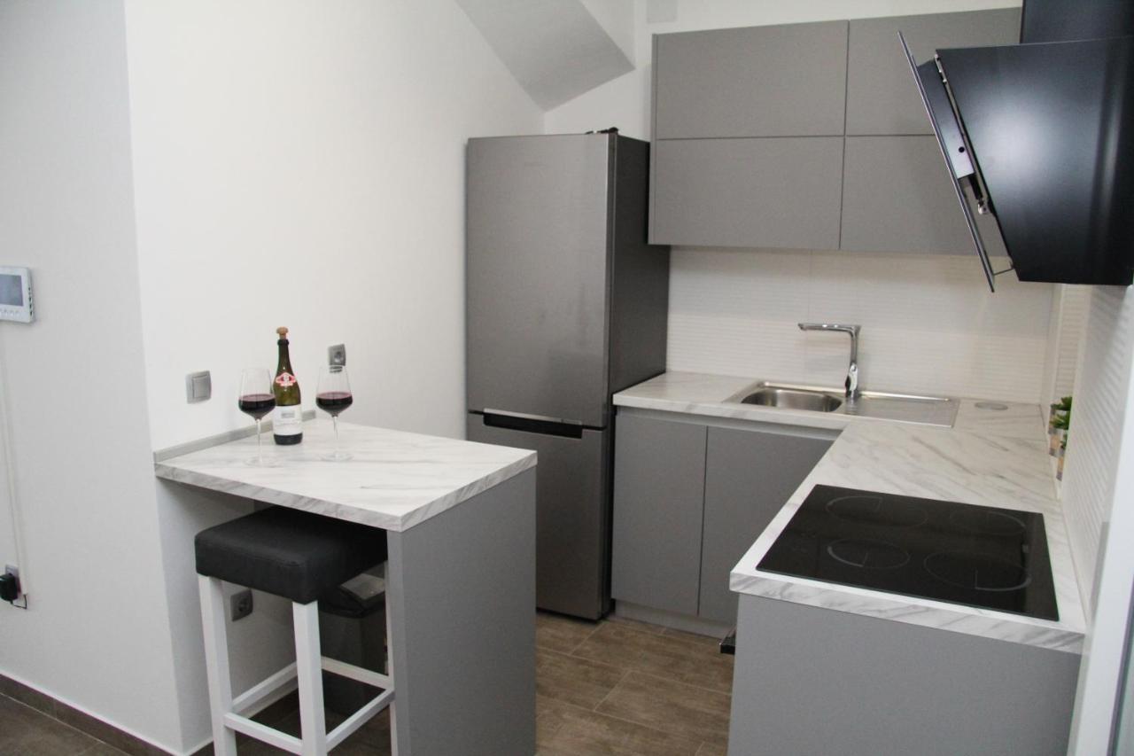 Apartman Ivana ビオグラード・ナ・モル エクステリア 写真