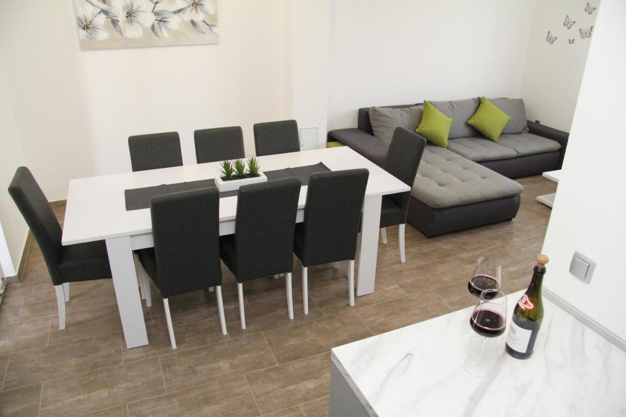 Apartman Ivana ビオグラード・ナ・モル エクステリア 写真