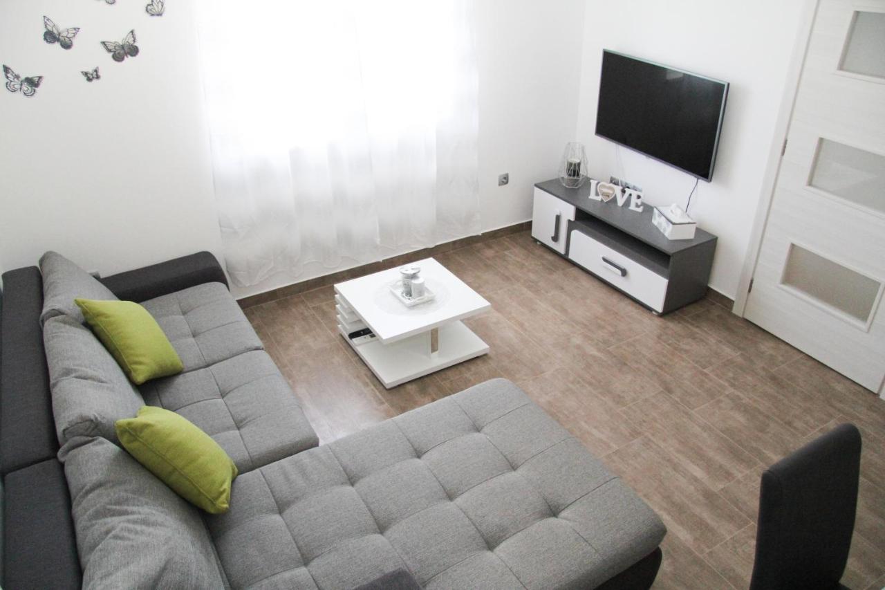 Apartman Ivana ビオグラード・ナ・モル エクステリア 写真